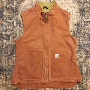 SANDSTONE MOCK-NECK VEST/SHERPA-LINED